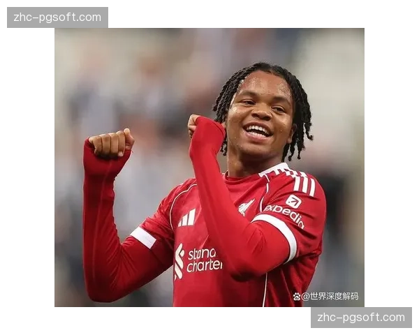 利物浦维尔茨带球推进分球，恩古莫哈摆脱防守创造射门空间